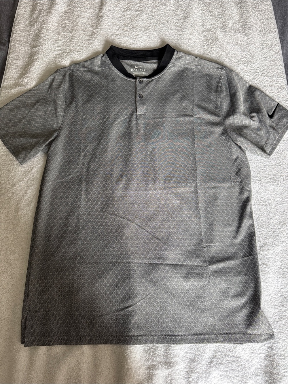 Nike Men’s Gray Short-Sleeve Polo with Black Collar
